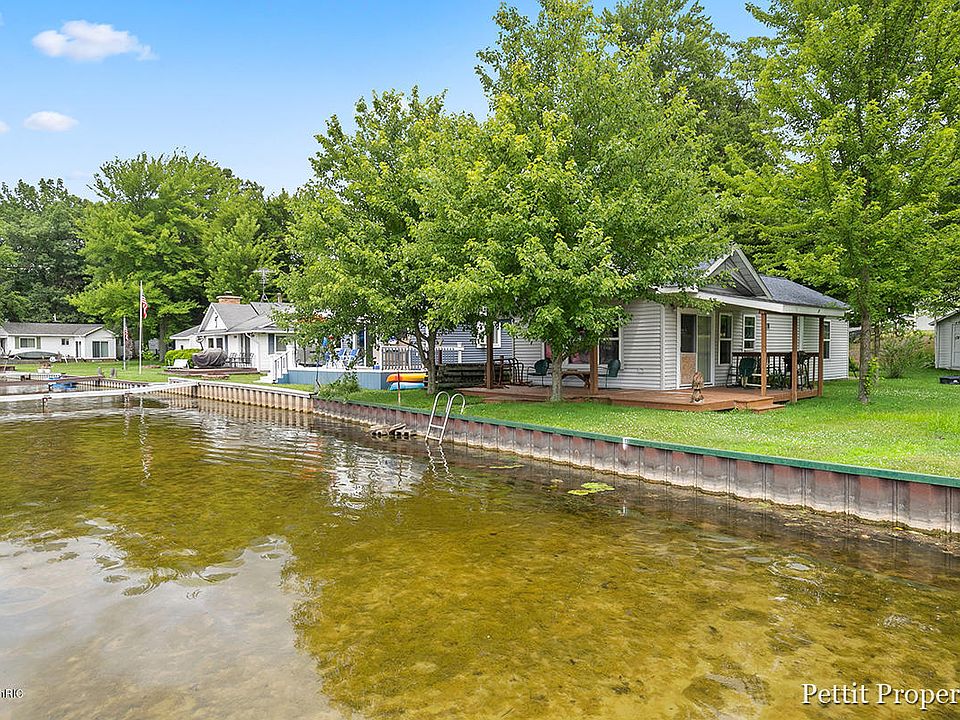 1st image of 452 S Holland Lake Dr
