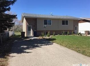 633/635 3rd Street NE, Wadena, SK S0A 4J0
