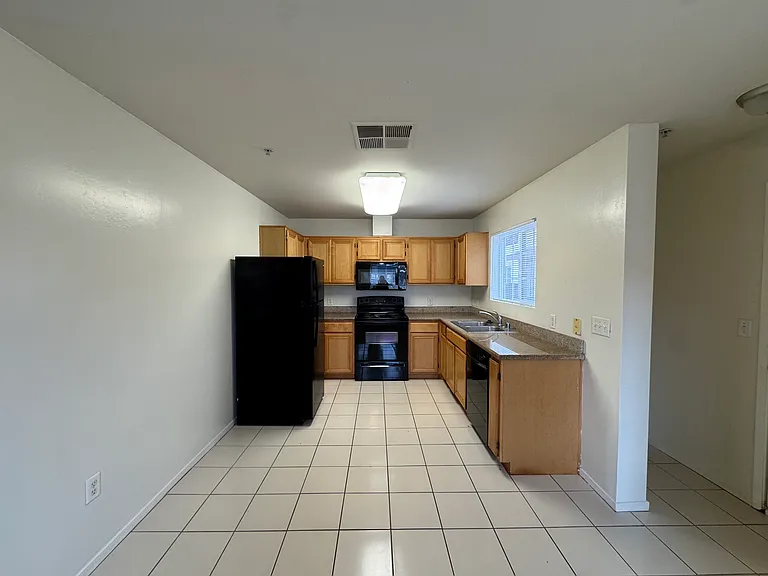 600 Hosking Ave (Golden Valley Luxury Apartments) — Photo 8