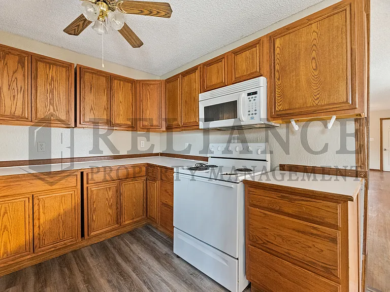 302 N King St — Photo 12