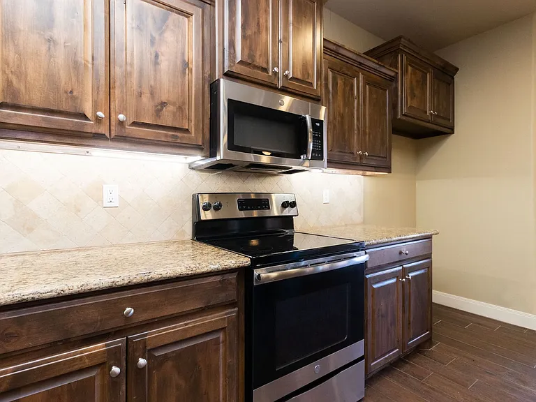 9635 Mossberg St — Photo 6