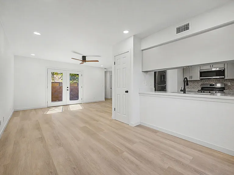 1812 W Village Way — Photo 5