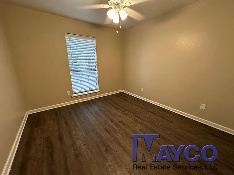 Grand Oaks Apartment Homes — Photo 16