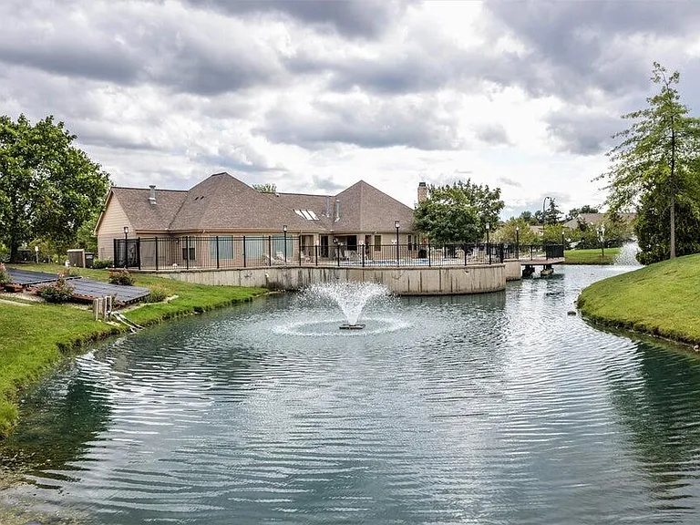 1550 Oakfield Dr — Photo 31