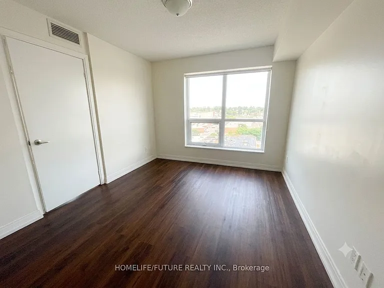 181 Village Green Sq #821 — Photo 2