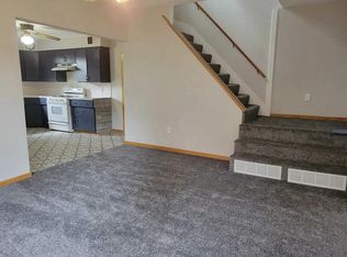 632 W Ringold St, Freeport, IL 61032