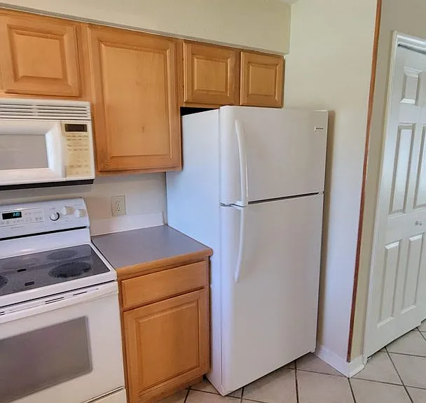 611 W Oak Terrace Dr — Photo 5