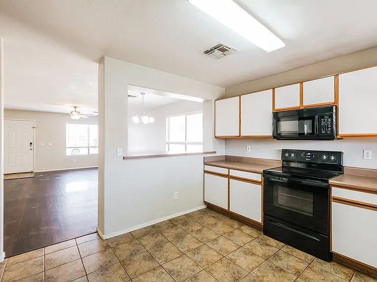 15843 W Woodlands Ave — Photo 7