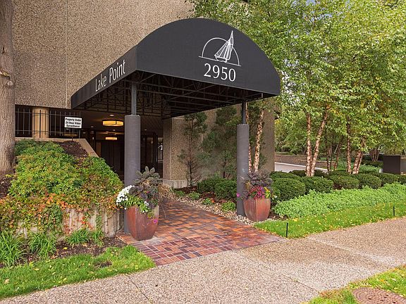 4th image of 2950 Dean Pkwy APT 1902