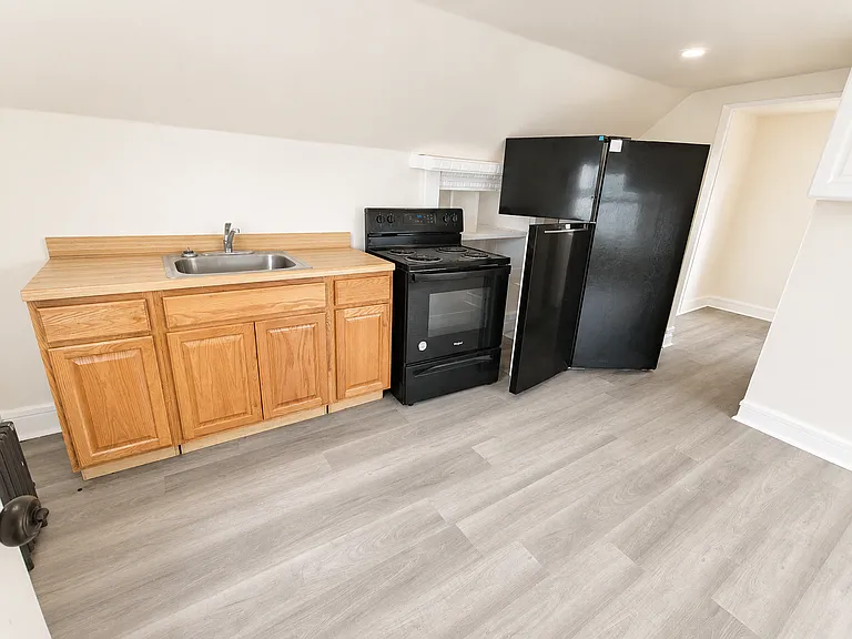 180 Columbia Ave #3A — Photo 3
