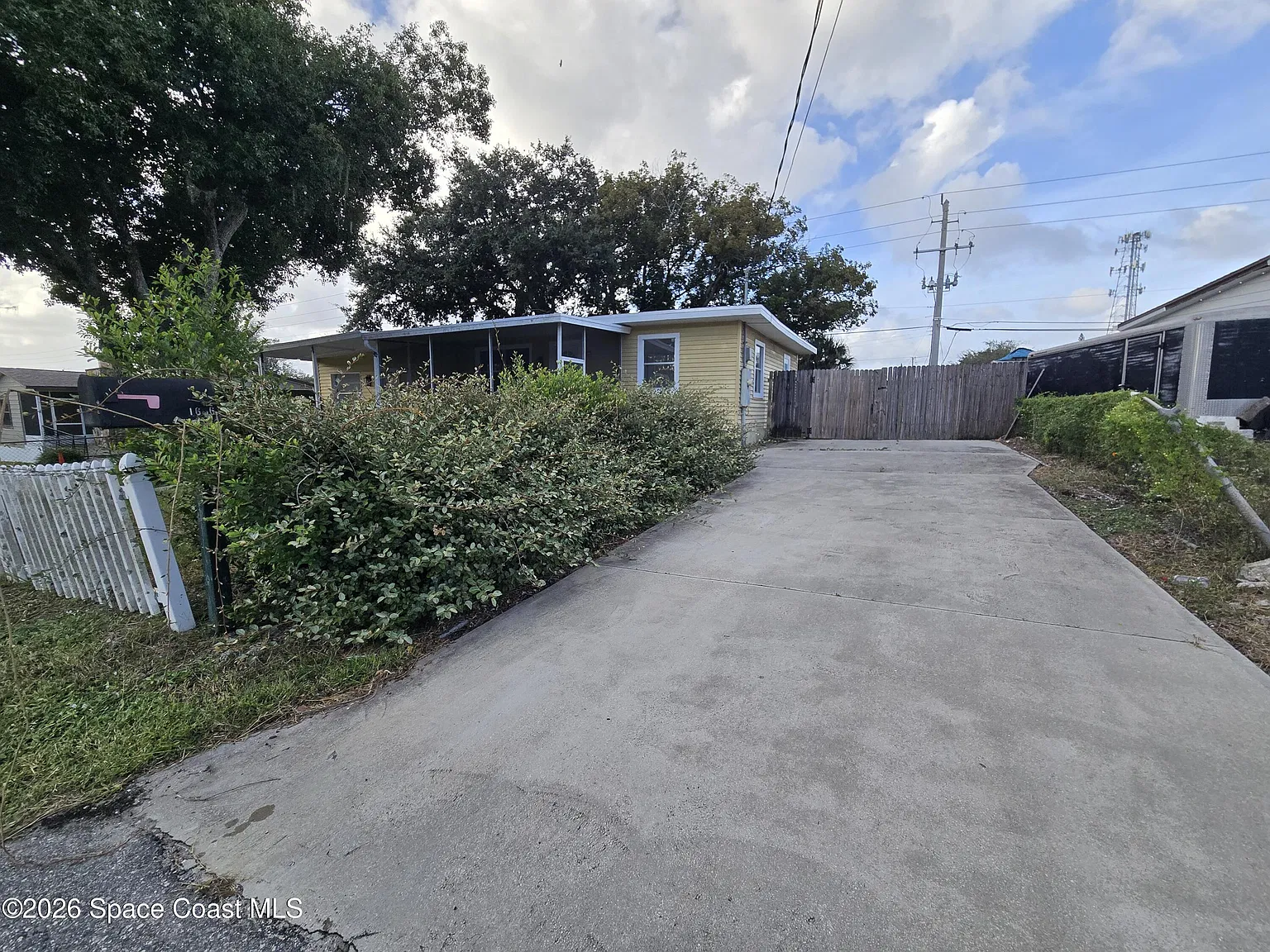 4 bed, 2.0 bath, 1192 sqft, $2,100 — Photo 3