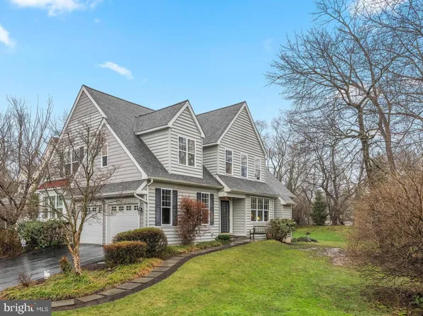 300 Old Barn Cir, Phoenixville, PA 19460