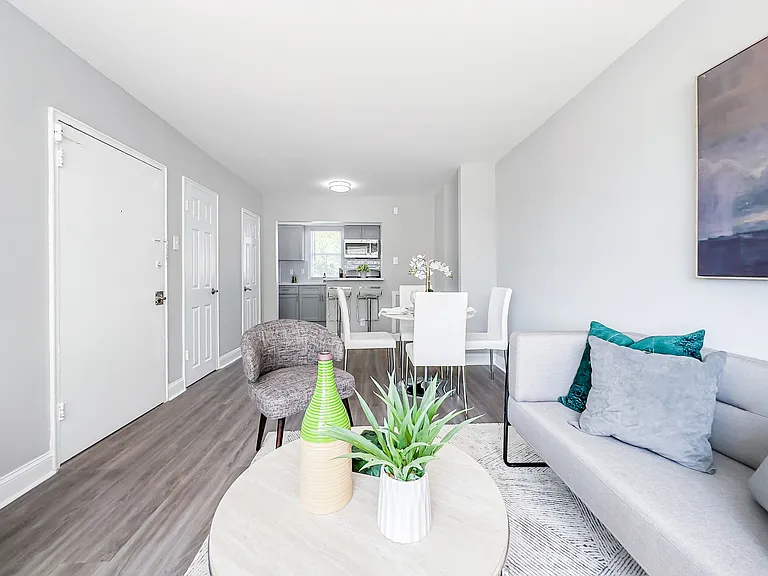 1 W Oakland Ave #15D — Photo 4