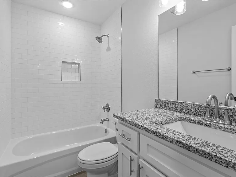 514 N Rusk Ave #516 — Photo 3