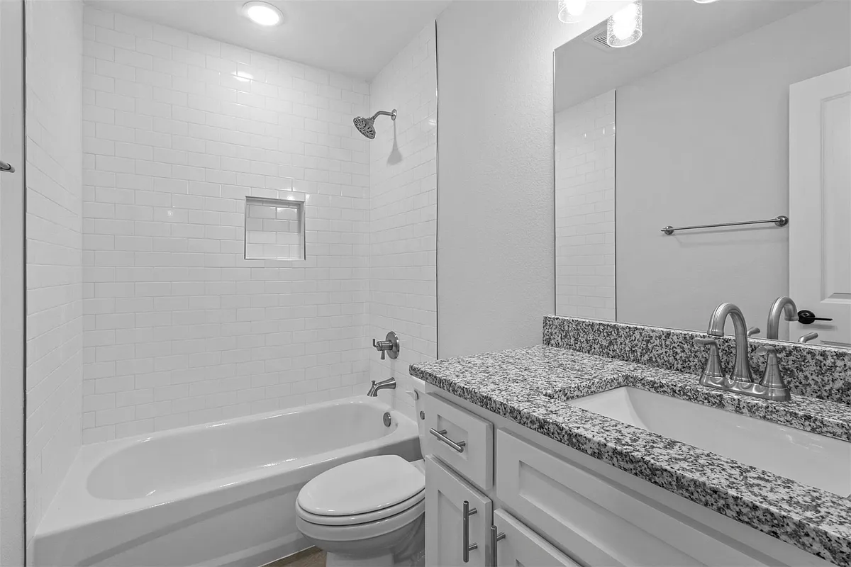 Building Photo - 514 N Rusk Ave #516