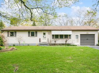 52 Pickdale Dr, Rochester, NY 14626