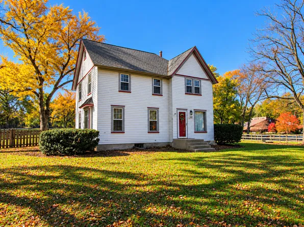 3017 Country Club Rd, Woodstock, IL 60098