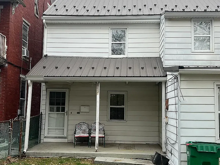 116 E Main St — Photo 2