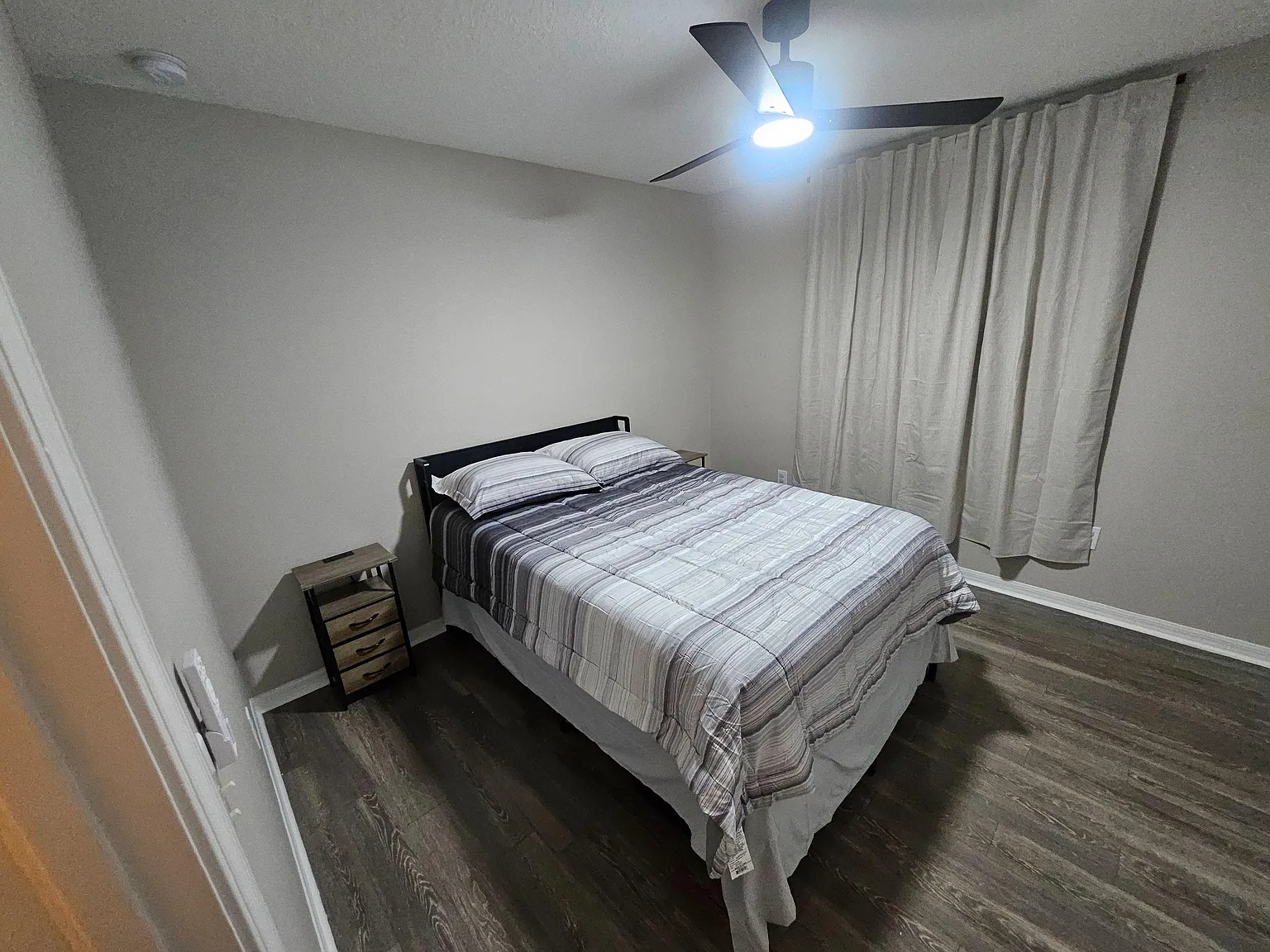 1 bed, 1.5 bath, 1850 sqft, $1,092 — Photo 1