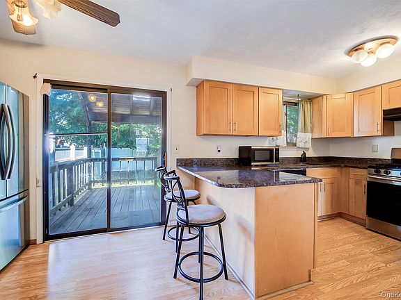 5th image of 210 Chrystal Drive