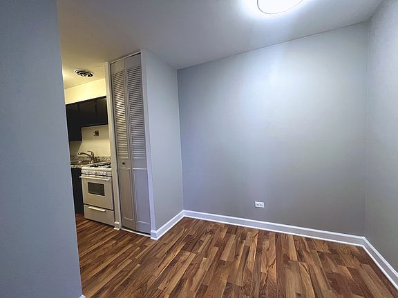 4th image of 736 W Buena Ave APT 209