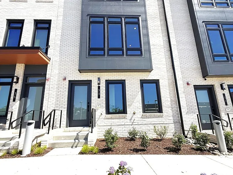 33 Lower Service Ct NW — Photo 2