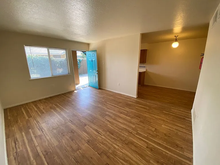 124 Harvard Dr SE — Photo 6