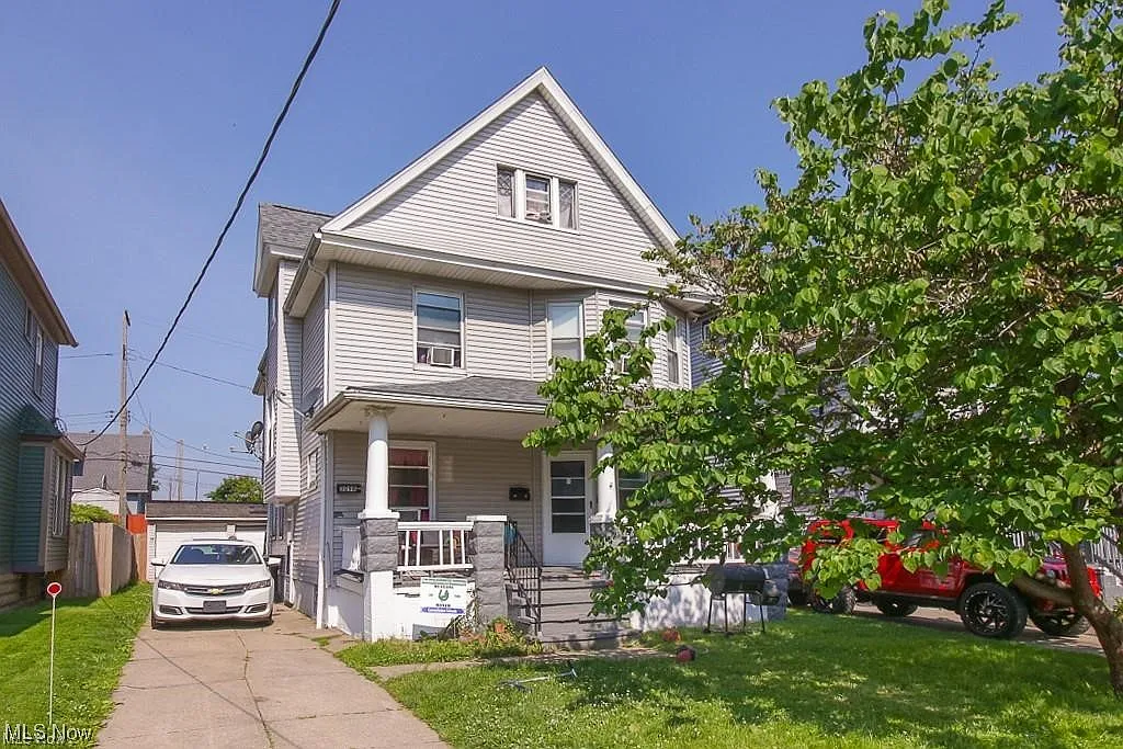 3098 W 101st St photo 1