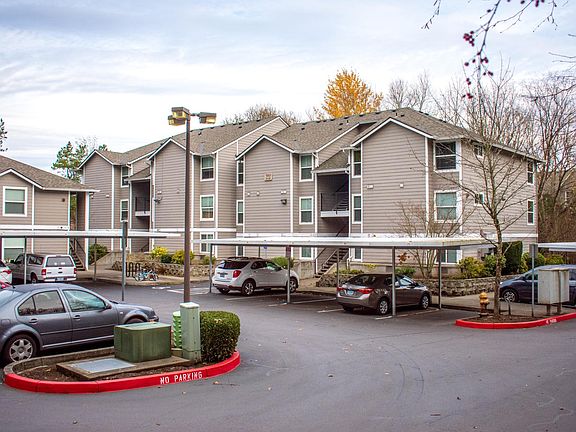 2nd image of 18619 SW McClarey Dr APT 4