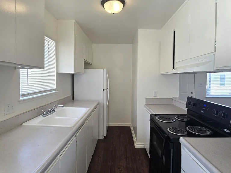 2640 W Fairmont Ave #204 — Photo 3