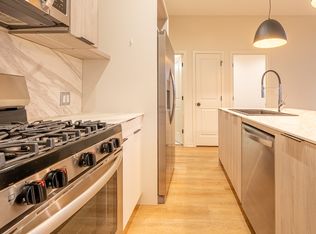 6338 W Belmont Ave #201, Chicago, IL 60634