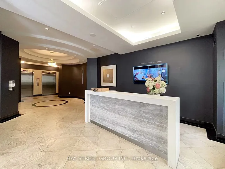 30 Hayden St #405 — Photo 2
