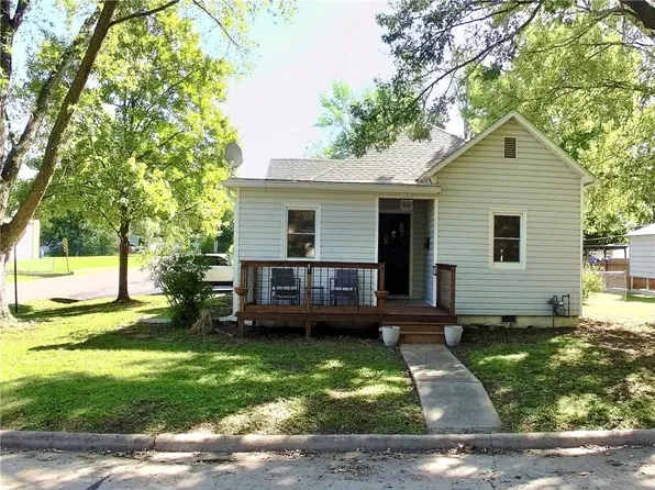 901 W 4th St, Chanute, KS 66720