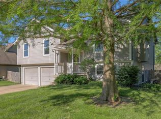 802 S Sunset Ln, Raymore, MO 64083