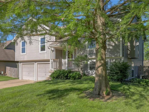 802 S Sunset Ln, Raymore, MO 64083