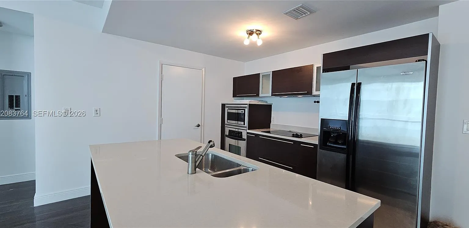 Quantum On The Bay Condo — Photo 2