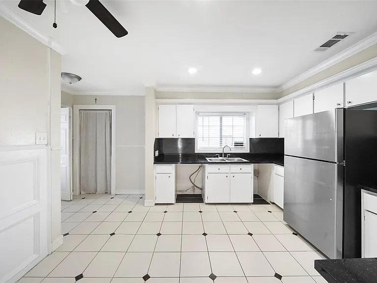 906 Gale St — Photo 15