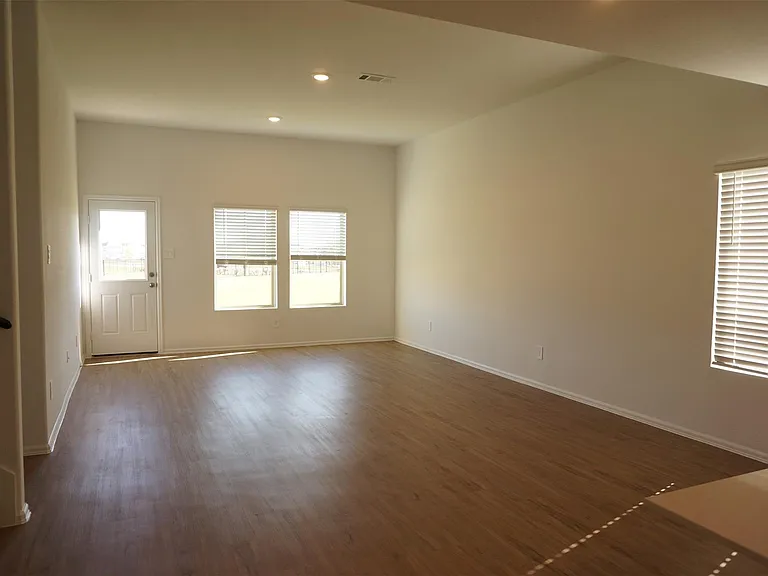 24114 Becker Hollow Ln — Photo 5
