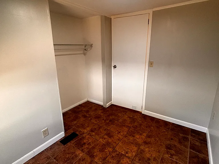 35 Sargent St — Photo 6