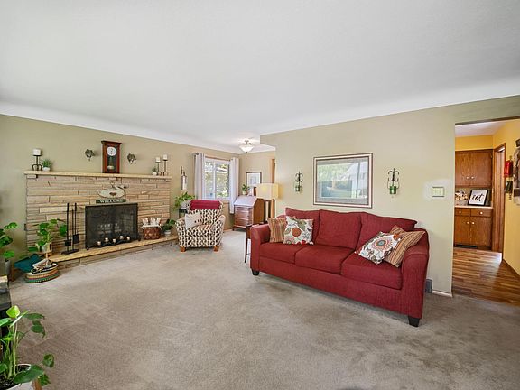 3rd image of 1339 Manomin Ave