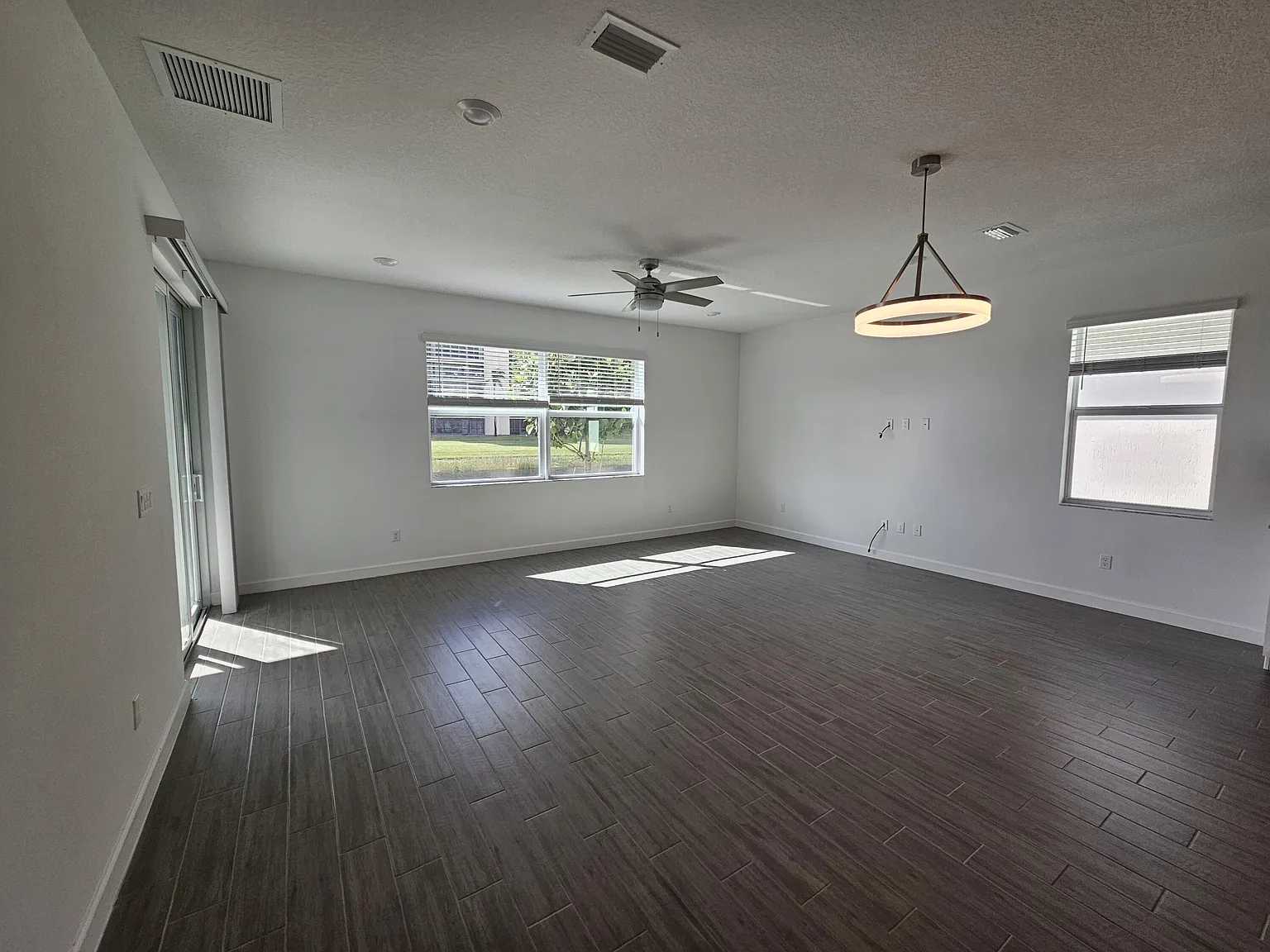 3 bed, 2.0 bath, 1703 sqft, $4,000 — Photo 4