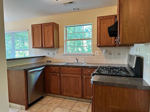 4th image of 2401 Lynbrooke Dr