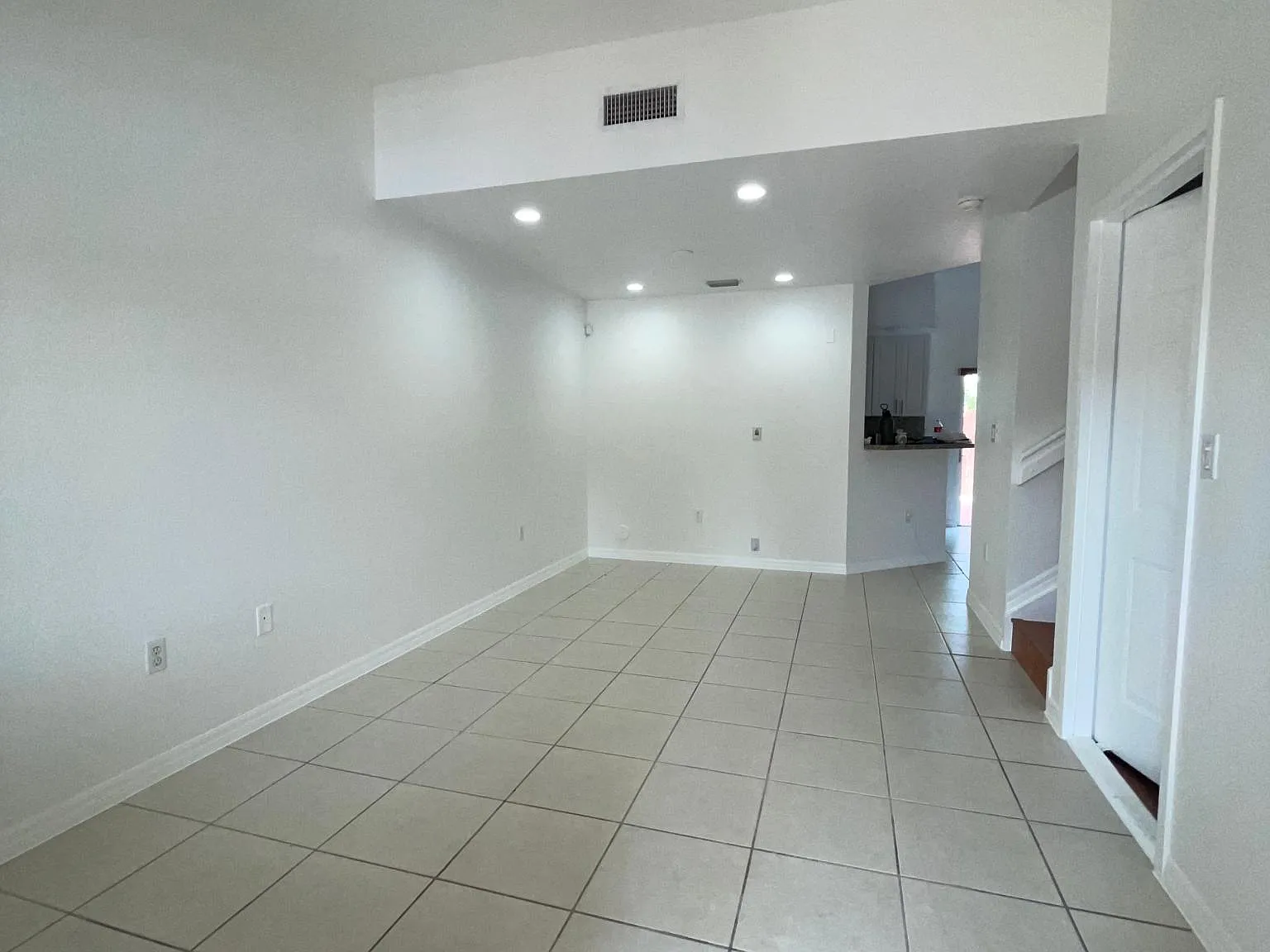 3 bed, 2.5 bath, 1705 sqft, $2,875 — Photo 3