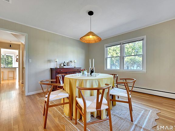 5th image of 35 Hampton Ln