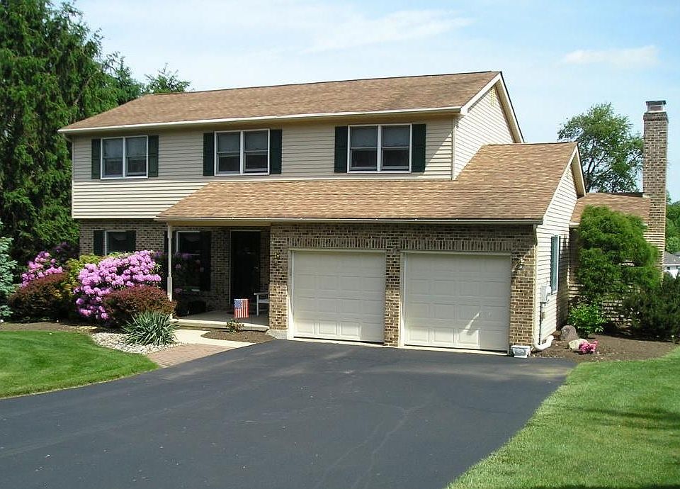 1st image of 10 Robin Dr