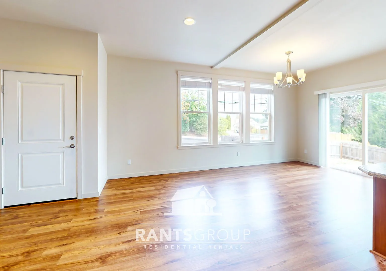 838R — Photo 2