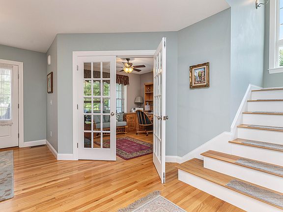 4th image of 6 Webster Way #6