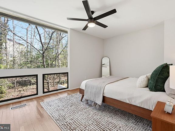 5th image of 11526 Maple Ridge Rd