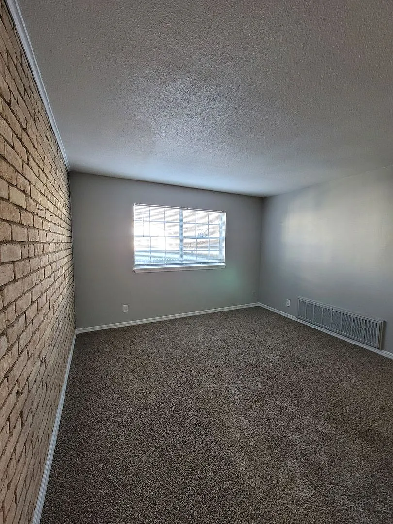 Woodward Park Apartments — Photo 3