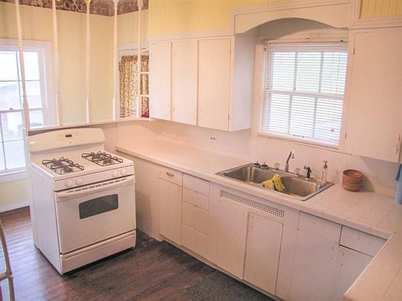 5th image of 405 W Avenue B